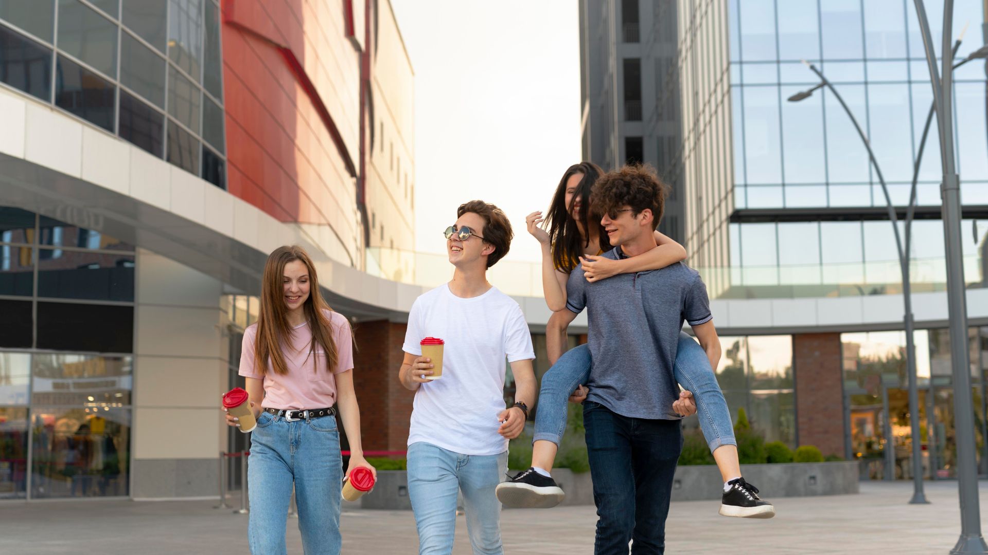 étudiants face à leur logement étudiant Lille et résidence étudiante moderne
