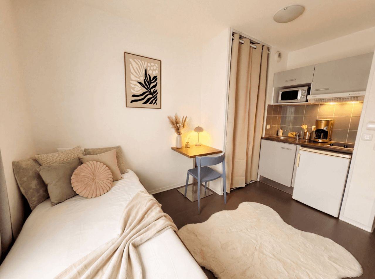 Studio Cosy décoré avec kitchenette